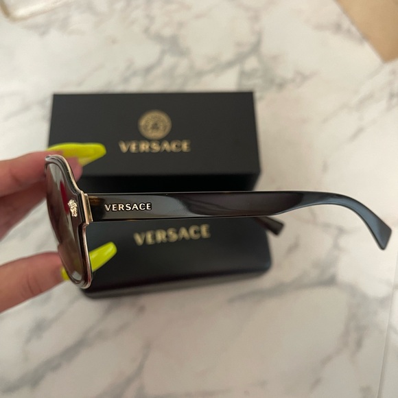 VERSACE SUNGLASSES - Picture 4 of 4